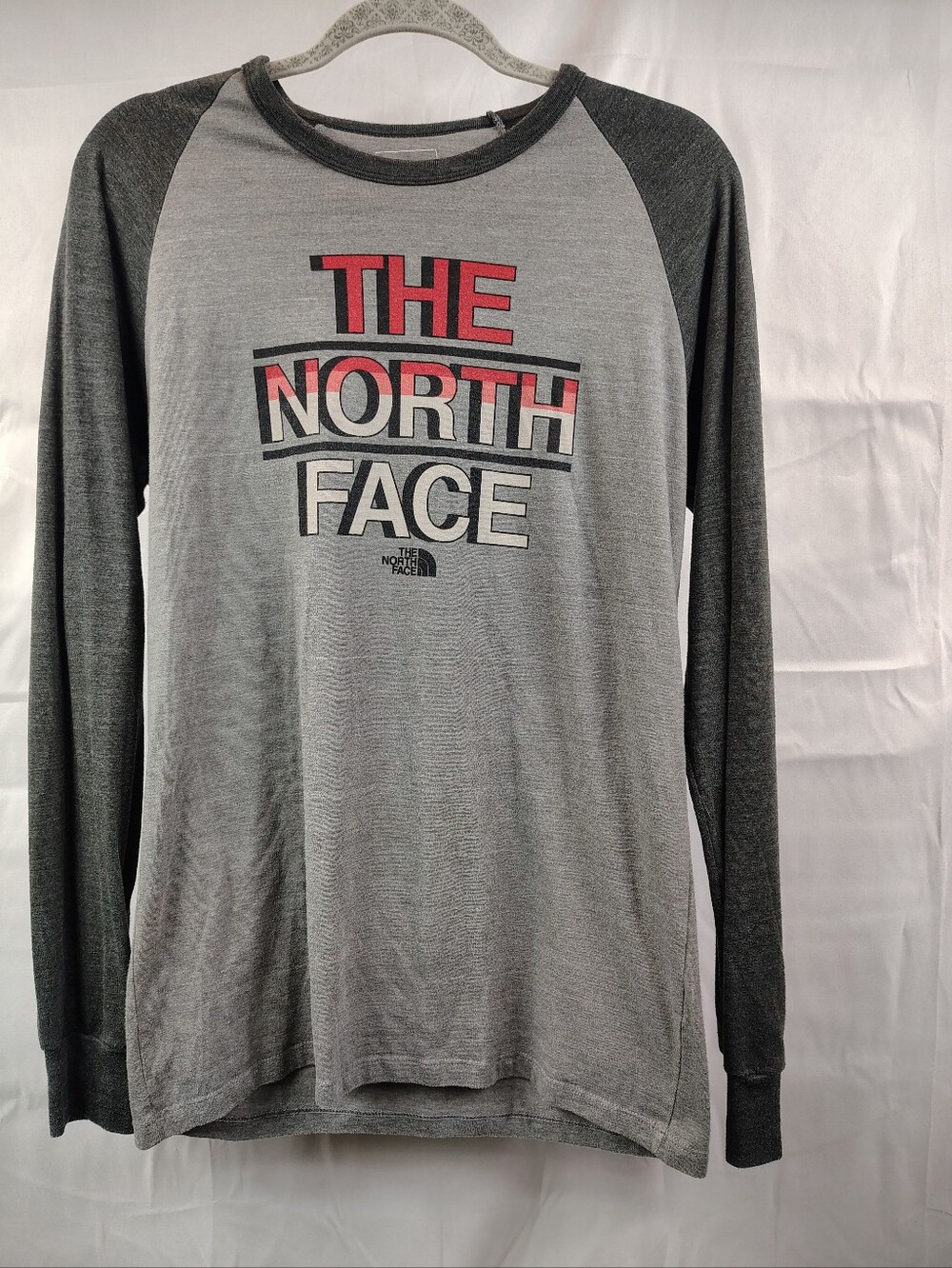 The North Face Men's Gray Raglan Logo Long-Sleeve Shirt Size Small